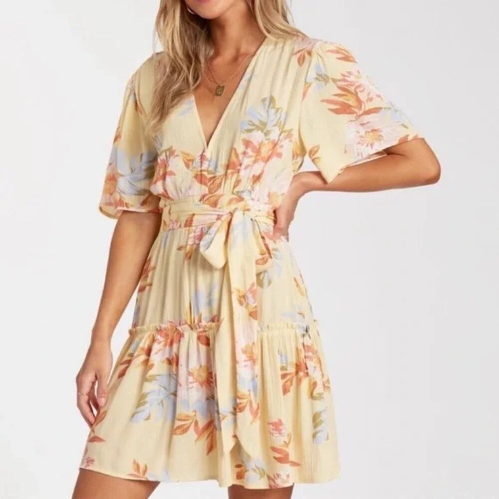BILLABONG FLORAL ONE AND ONLY DRESS SIZE LARGE